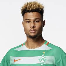 Serge gnabry (born 14 july 1995) is a german footballer who plays as a right midfield for german club fc bayern münchen, and the germany national team. Serge Gnabry Fan Lexikon
