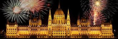 40 ezer pirotechnikai effekt, több mint ezer intelligens lámpa, 4,3 kilométeres tűzijáték és fényvetítés, drónshow játékát láthatjuk majd. Budapest Official Tourist Information Budapest Celebrates On 20 August