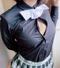 巨乳 溢子 on X: 黒ブラウスJKの乳穴 t.coxr6keG3P0o  X