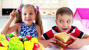 Diana and roma dress up as construction workers to help koko build the treehouse of her dreams! Diana Y Roma Tv Home Facebook