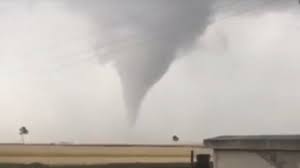 These are some notable tornadoes, tornado outbreaks, and tornado outbreak sequences that have occurred in asia, including the arabian peninsula. Video Vieden Zazila Tornado Burka Sa Posunula Nad Slovensko Bratislavaden Sk