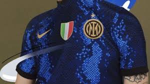 Milan soll als ersatz mittlerweile die gespräche mit mattia zaccagni von hellas verona aufgenommen haben. Fussball News Schlangen Look Inter Bricht Mit Trikot Tradition Fussball News Sky Sport
