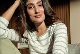 Just few faces from the archive 🌺 . . . #MiniThrowback #TheManyMe