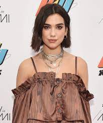 The Chicest Celebrity Haircuts Of 2018 You Have To See Bob Hairstyles Short Hair Styles Hair Styles
