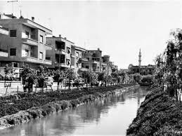 من الروضة الى الجسر الأبيض 1963 الصورة من الشرق الى الغرب ونهر تورا يأتي من الربوة وحواكير الصالحية مخترقا حي الروضة ويشاهد على ض Syria Damascus Syria Damascus