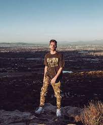 Pin By On The Chainsmokers Chainsmokers Andrew Taggart Jonas Brothers