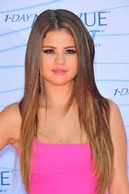 Selena Gomez Straight Light Brown All Over Highlights Angled Flat Ironed Hairstyle Selena Gomez Hair Color Selena Gomez Hair Blonde Highlights