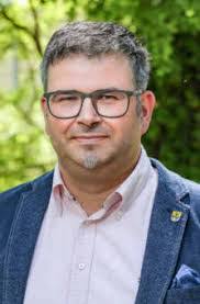 Toni Gerdes's Instagram, Twitter & Facebook