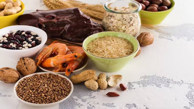 Tóc bạc sớm thiếu chất gì? Hướng dẫn cải thiện từ chuyên gia