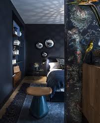 Pour le salon, l'entrée, la cuisine, la chambre ou la salle de bains, découvrez 22 idées de papier peint vintage pour vous inspirer. Idees Deco Pour Une Chambre D Adulte En Bleu Nuit My Blog Deco