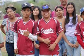 Entregan estadio de beisbol rehabilitado a la comunidad de Copales, en El  Rosario