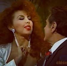 Me encontré estas fotos del programa “Dr. Cándido Pérez” con Jorge Ortíz de  Pinedo y Erick del Castillo. Disfruté mi etapa como vedette, pero no la  cambio por mi nueva vida en