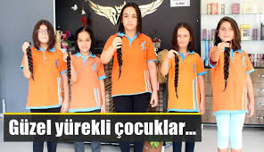 Minik Ogrencilerden Duygulandiran Hareket Saclarini Kestirip