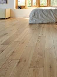 Du produit à la pose, on fait tout pour que ce soit beau chez vous. Parquet Massif Parquet Teck Merbau Parquet Chene Parquet Massif Maison Etage Parquet Colle