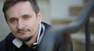 Powstaje ekranizacja kryminału "Wyrwa" Wojciecha Chmielarza. Za kamerą Bartosz  Konopka