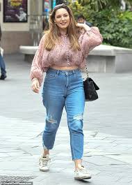Check here new kelly brook without makeup photos collection. Kelly Brook Wears Ripped Jeans While Working At Radio Hart