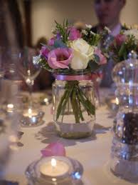 03.01.2019 · en la organización de la recepción de bodas, la elección de los centros de mesa es fundamental: Centros De Mesa Para Casamiento Con Botellas Frascos Y Flores Ecologia Hoy