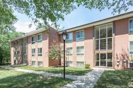 This one bedroom with den is ideal for those who want a home office, study or gaming room. Kings Gardens Apartments Alexandria Va Apartments Com