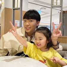 최고기/인스타그램© 뉴스1 (서울=뉴스1) 황미현 기자 = 유튜버 최고기가 여자친구를 최초 공개했다.최고기는 지난 1일 밤 자신의 인스타그램에 여자친구와 데이트 중인 사진을. ìš°ì´í˜¼ ëë‚˜ê³  ìµœê³ ê¸° ìƒˆ ì—¬ìžì¹œêµ¬ ë§Œë‚œ ë‚ ì§œê¹Œì§€ ë‹¹ë‹¹í•˜ê²Œ ê³µê°œí–ˆë‹¤ ìœ„í‚¤íŠ¸ë¦¬