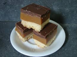 Petits Delices Au Caramel Beurre Sale Et Chocolat Le Monde De Marie Caramel Au Beurre Sale Cuisine Ecossaise Gateaux Et Desserts