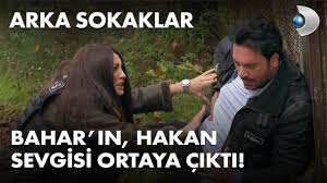 Türker i̇nanoğlu erler film, 1960 yılından bugüne imza attığı 205 film, 4264 bölüm tv dizisi ve sayısız müzik ve eğlence programını siz değerli izleyicilerinin beğenisine sunuyor. Hakan Vurulunca Bahar In Sevgisi Ortaya Cikti Arka Sokaklar 568 Bolum Youtube