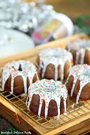 David dalquist created the bundt cake pan. Gingerbread Mini Bundt Cakes Great Grub Delicious Treats