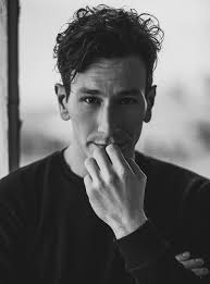 Ο μιχάλης σαράντης νομίζει ότι ήταν ένα άσχημο παιδί O Mixalhs Saranths Nomizei Oti Htan Ena Asxhmo Paidi Bovary