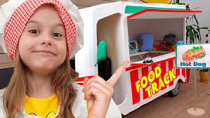 Ultimate Box Fort Maze Challenge with Eva