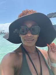 Kerri Unger's Instagram, Twitter & Facebook