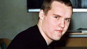 Seit sommer 2005 wird das umgestaltete gebäude wieder für den unterricht genutzt. Amoklauf In Erfurt Wer War Robert Steinhauser