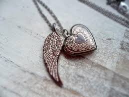 Kette Edelstahlkette Medaillon Herz Medaillon Flugel Engelsflugel Strass Beschutzer Familie Medaillonkette Mit Bildern Medaillon Kette Medaillon Edelstahlkette