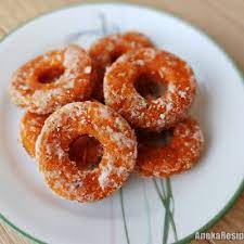 Kuih keria atau nama lainnya iaitu cucur keria adalah sebuah hidangan melayu tradisi yang menggunakan ubi keledek gula dan tepung sebagai. Resepi Kuih Keria Sedap Dan Mudah