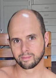 Hola a todos alguen de buen corazon de borar la persona de atras gracias