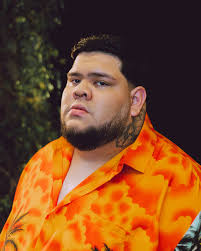 Plebada hoy a las 3PM se ESTRENA “BESOS” por el canal de RANCHO HUMILDE en  YouTube para que estén al pendiente🙏🏻💋