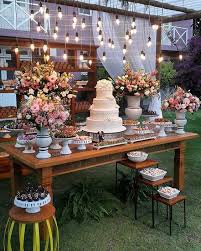 Hoy en día está muy de moda el estilo rústico, el uso de elementos naturales como troncos y maderas sin barniz, combinado con texturas como yute y hemos recopilado 100 ideas de inspiración para que celebres la boda perfecta que siempre habías soñado y que recordarás siempre. Candy Bar Para 15 Anos Vintage Jpg1 Jpg 564 705 Pixeles Mesas De Boda Cosas De Boda Boda
