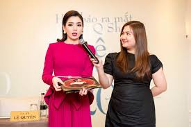 Lệ quyên và đức huy về chung một nhà đầu năm 2011. Liveshow Lá»‡ Quyen 20 NÄƒm Ca Hat San Kháº¥u Cá»§a Nhá»¯ng Bai Hat ChÆ°a Tá»«ng Xuáº¥t Hiá»‡n