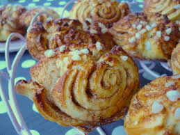Korvapuusti Brioche A La Cannelle La Cuisine De Micheline Brioche A La Cannelle Alimentation Cuisine