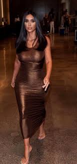 Watch Youtube Video Of Kim Kardashian Outfits Celebrity Quizzes Show Support Kim Kardashian Outfits Kim Kardashian Style Young Kim Kardashian