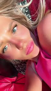 Alia🍓 (@alia_dvc)