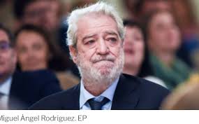 Miguel Ángel Rodríguez inició una trama de falsificación de títulos y  chiringuitos académicos que amenaza con estallar en el PP via @El_Plural  https://www.elplural.com/autonomias/madrid/miguel-angel-rodriguez-inicio-trama-falsificacion-titulos  ...