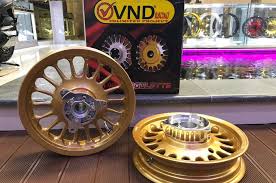 Masih tebal cocok untuk mobil crv, mercy, bmw, accord dll tersedia juga berbagai macam merk dan ukuran terlengkap dan terkomplit boskuhh. Tampilan Motor Makin Padat Dan Gambot Segini Banderol Pelek Ring 12 Inci Buat Yamaha Nmax Motorplus