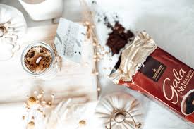 Sehen sie, wie sie diese auch aus kaffeebohnen basteln können. Diy Kaffee Kerze Fur Einen Kuscheligen Herbst Mit Gratis Etikett Zum Ausdrucken Titatoni