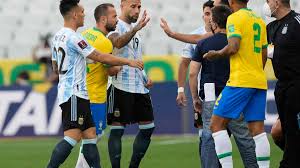 En un episodio sin precedentes, el partido de eliminatorias al mundial de catar 2022 entre brasil y argentina en el estadio arena de sao . D Cbtkswkjsddm