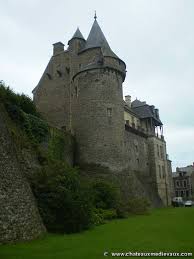 Chateau De Chateaugiron Chateau Medieval Chateau Chateau Fort