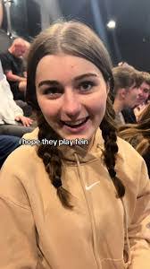 Eloise Marshall's Instagram, Twitter & Facebook