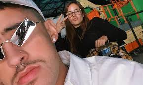 Sensualidad bad bunny x prince royce x j balvin x dj luian x mambo kingz. Bad Bunny S Girlfriend Causes A Stir With A Sensual Bikini Dance