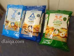 Jun 08, 2021 · mixer telur,gula,susu bubuk,vanili,baking soda,coklat bubuk sampek tercampur rata lalu masukkan garam, pisang,mentega,tepung terigu,air mixer dengan kecepatan rendah sampai tercampur rata panaskan teflon sampai bener2 panas lalu tuang adonan menggunakan centong sayur tunggu hingga kuning kecoklatan. D Laiqa Arena Jenis Tepung Terigu Bogasari