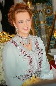 اضغط على الصورة لرؤيتها بحجمها الطبيعي Moroccan Fashion Moroccan Clothing Lalla Salma