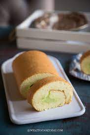 Roll cake) adalah kue bolu yang dipanggang menggunakan loyang dangkal, diisi dengan selai atau krim mentega kemudian digulung. Pandan Kaya Swiss Roll Bolu Gulung Kaya Swiss Roll Cake Roll Recipes Pastry Cook