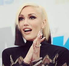 The new rock taking up real estate on stefani's ring. Gwen Stefani And Blake Shelton To Announce Engagement And Marriage Plans On The Voice Gwen Spotted With Gwen Stefani And Blake Gwen Stefani Gwen Stefani Style